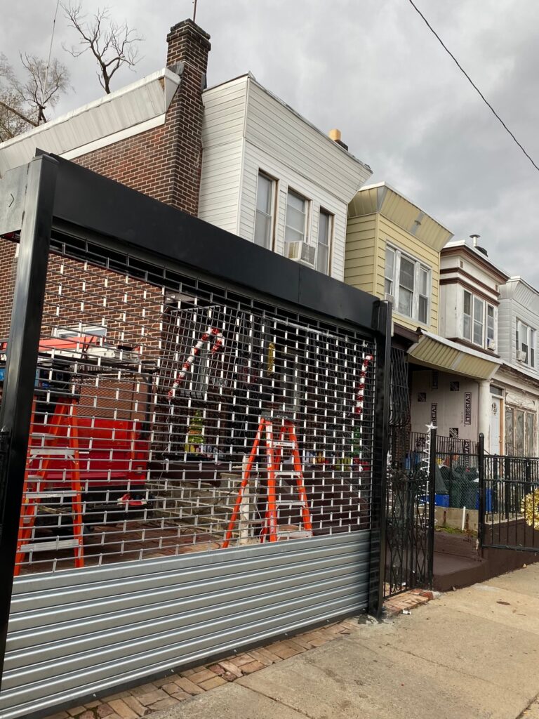 Fast Local Rolling Gates